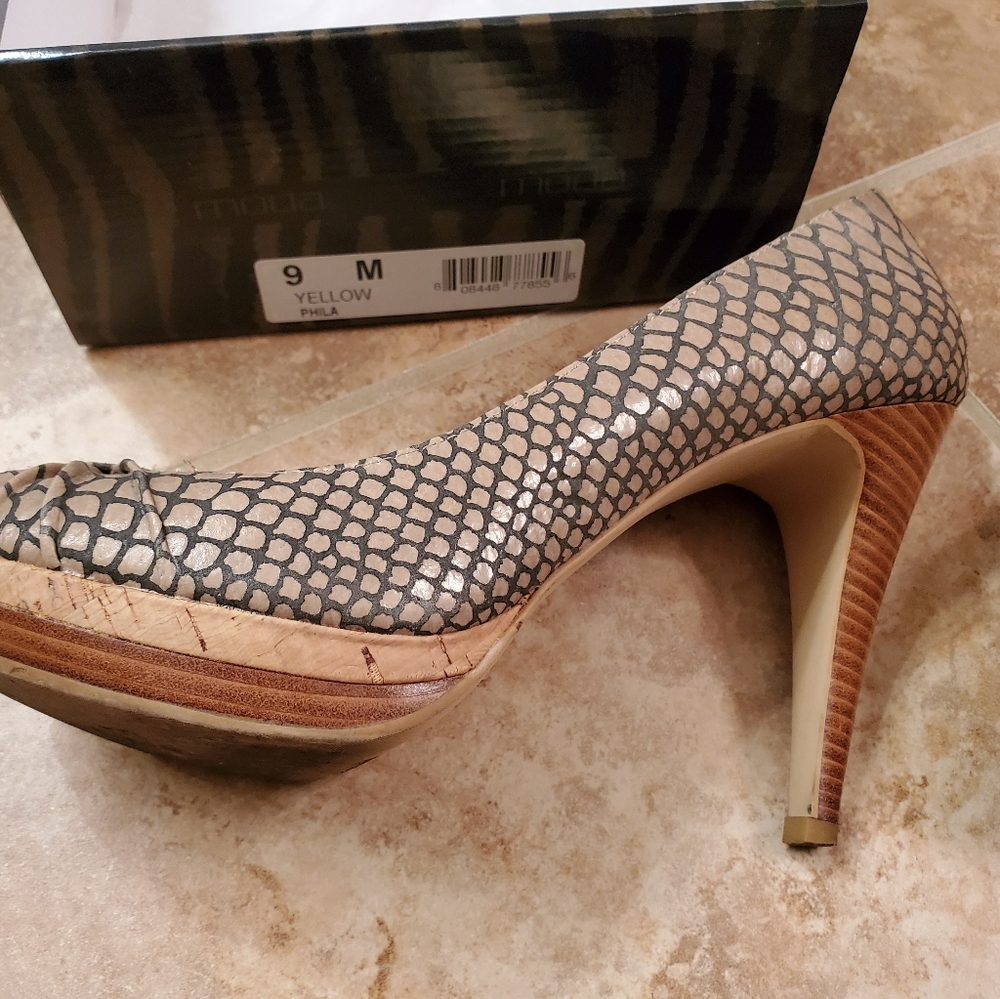 Open toe heels - Picture 2 of 4